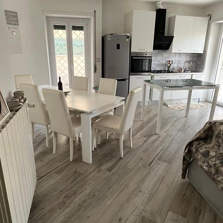 Ferienwohnung Aria Di Mare Lido di Ostia Exterior foto